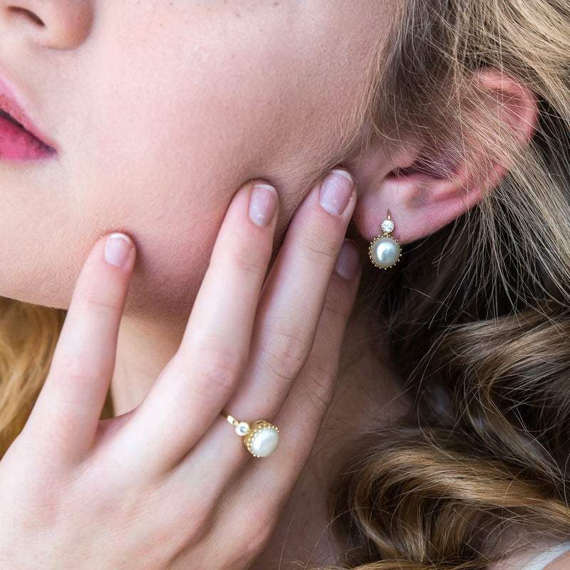 Bellissa - Pearl Short Earrings with zircon
